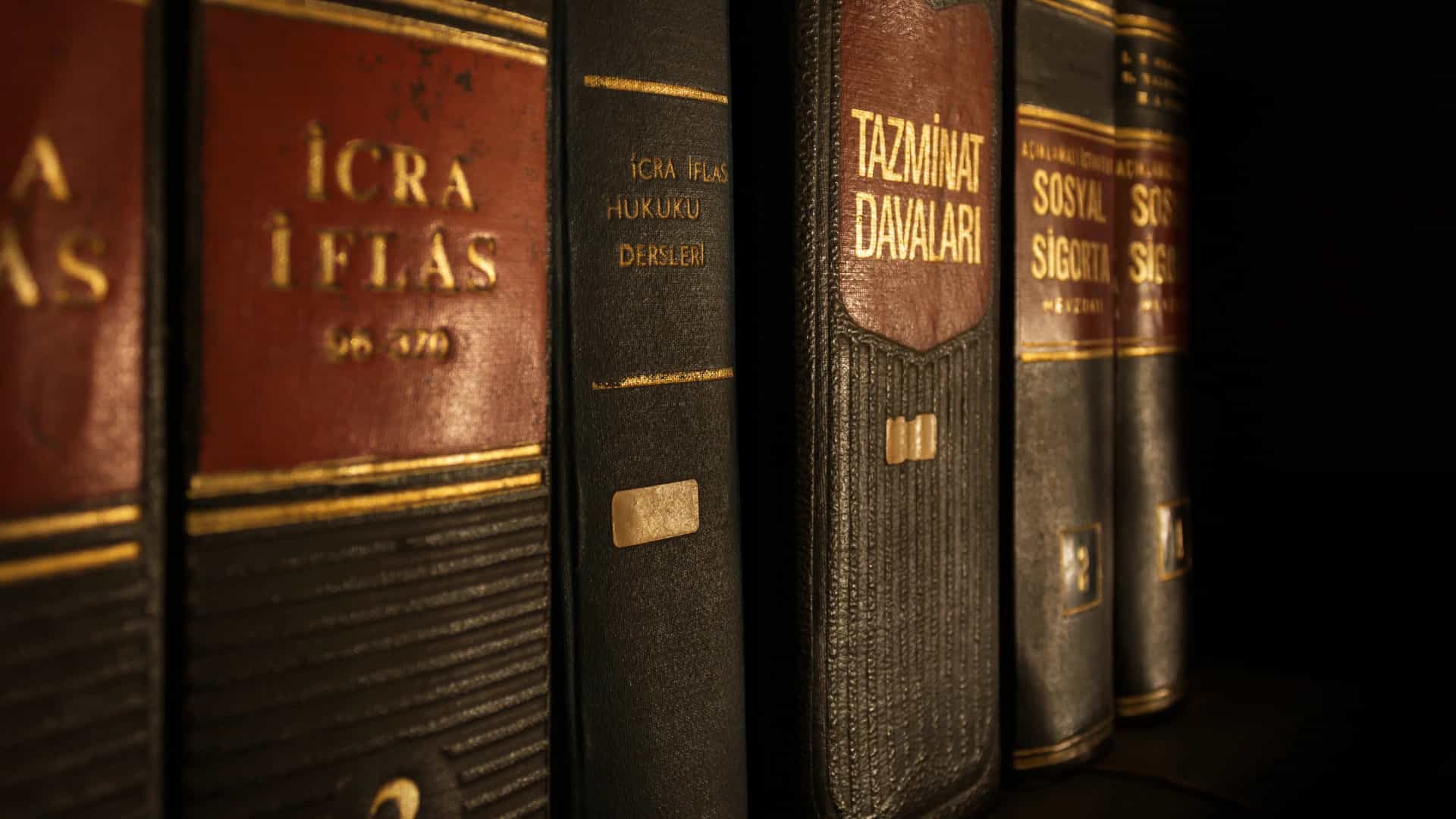 Av. Alparslan LEVENT - Karşıyaka Avukat - İzmir Avukat